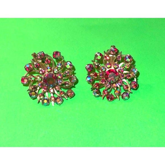 Vintage Gold-tone Sunburst Pattern Aurora Borealis Rhinestone Clip-on Earrings - Picture 4 of 10